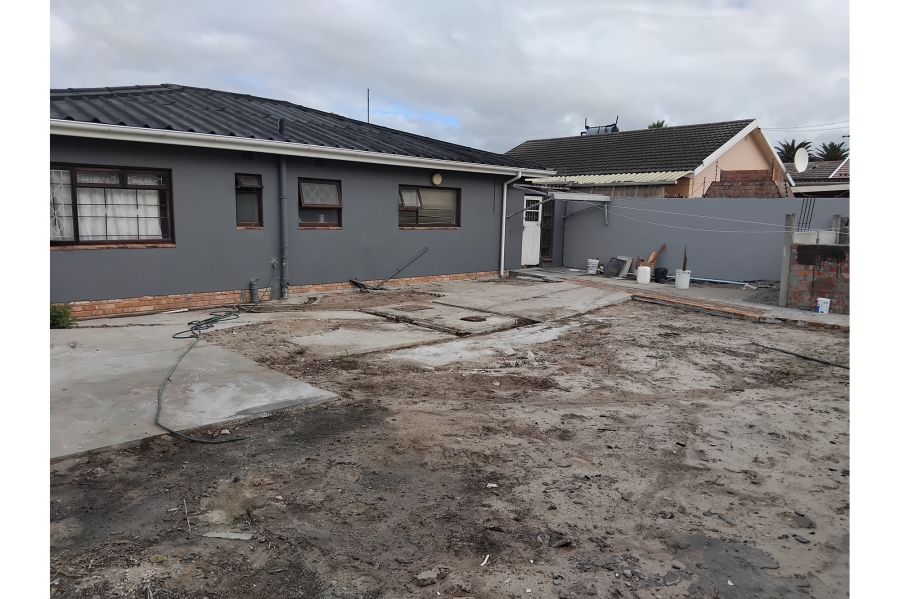 4 Bedroom Property for Sale in Zeekoevlei Western Cape